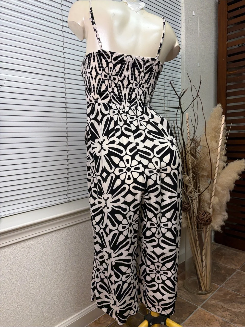 *Black & White Floral Tie-Front Maxi Dress - Picture 5 of 6